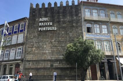 Portekiz Burada Doğdu: Lizbon, Porto ve Guimarães  Portekiz Burada Doğdu: Lizbon, Porto ve Guimarães
