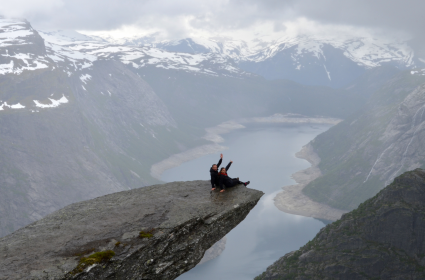 Norveç'te Üç Kayalar – Trolltunga  Norveç'te Üç Kayalar – Trolltunga