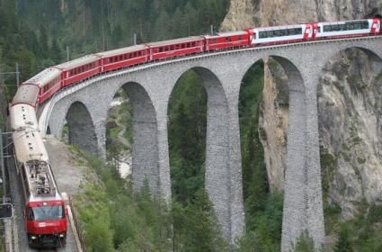 Dünyanın En Yavaş Express Treni: Zermatt İle Başlayan Glacier Express Dünyanın En Yavaş Express Treni: Zermatt İle Başlayan Glacier Express