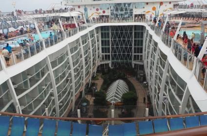 Royal Caribbean ile Denizlerde Yolculuk: Allure Of The Sea İçinde 2 Gün - 2. Bölüm  Royal Caribbean ile Denizlerde Yolculuk: Allure Of The Sea İçinde 2 Gün - 2. Bölüm