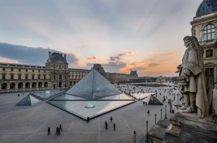 Gariplikler Şehri Paris  Gariplikler Şehri Paris