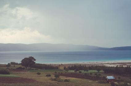 Burdur'da Bembeyaz Kumsalların Adresi: Salda Gölü  Burdur'da Bembeyaz Kumsalların Adresi: Salda Gölü