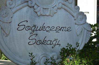 İstanbul&#039;un Güzeli: Soğukçeşme Sokağı 