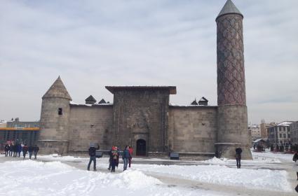 Erzurum Gezi Rehberi ve Palandöken'de Kayak Snowboard Keyfi  Erzurum Gezi Rehberi ve Palandöken'de Kayak Snowboard Keyfi
