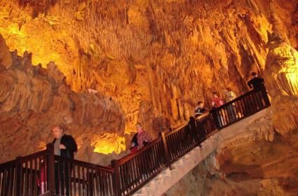 Damlataş Mağarası ve Plajı 