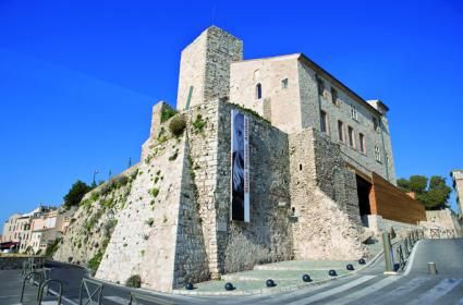 Yat Limanı ve Plajlar