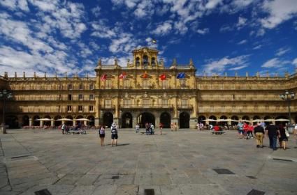 Plaza Mayor (Büyük Meydan)