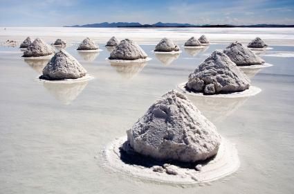 Salar de Uyuni’nin deniz seviyesinden yüksekliği ne kadardır? 