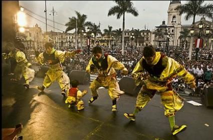 Peru'nun başkenti Lima'da her sene 6 Ocak'ta düzenlenen şenliğe ne isim verilmektedir? 