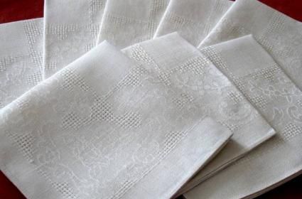 Hangi ülkenin en önemli geleneklerinden biri mendile isim işlemektir? 