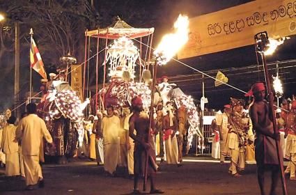 Sri Lanka&#039;nın en büyük festivali nedir? 