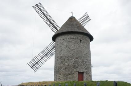 Yel değirmenlerinin saat yönünde döndüğü tek yer neresidir? 