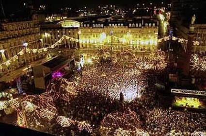 İskoçlar, geleneksel yeni yıl festivalleri olan ''Hogmanay''ı nasıl kutlarlar? 