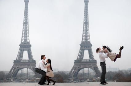 Onu Dünyanın Ucuna Götüremiyorsan, Dünyayı Ona Getir 