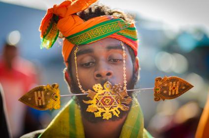 ACI ÇEKEN FESTİVAL: THAIPUSAM FESTİVALİ ACI ÇEKEN FESTİVAL: THAIPUSAM FESTİVALİ