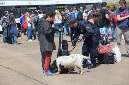 Uçakta Bomba İhbarı Olursa Bakalım Ne Oluyormuş?  Uçakta Bomba İhbarı Olursa Bakalım Ne Oluyormuş?
