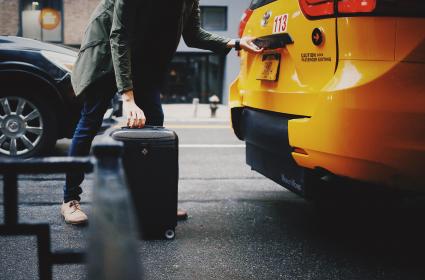 Akıllı Bavullar Çapkın Erkeklerin İpliğini Pazara Çıkarıyor!  Akıllı Bavullar Çapkın Erkeklerin İpliğini Pazara Çıkarıyor!