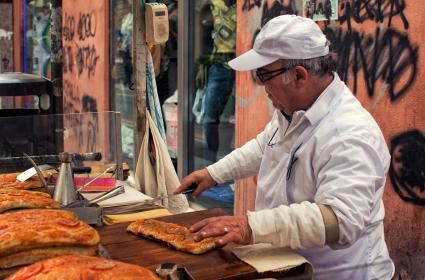 Seyahat Sırasında Yemek Parasından Tasarruf Etmenin Yolları  Seyahat Sırasında Yemek Parasından Tasarruf Etmenin Yolları