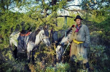 Çetin Koşulların İnsanları: Tsaatan Göçebeleri Çetin Koşulların İnsanları: Tsaatan Göçebeleri