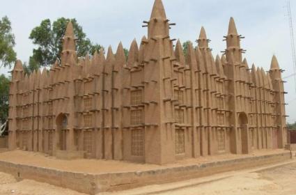 Dünyanın En Büyük Kerpiç Yapısı 