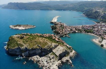 Amasra: Karadeniz’in İçine Uzanan Burun  Amasra: Karadeniz’in İçine Uzanan Burun