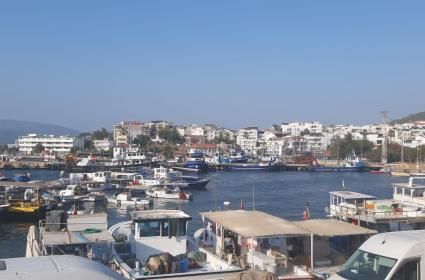 Hüzünlü Efsanesi ile Güllük  Hüzünlü Efsanesi ile Güllük