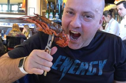 Alp Artam: “Yabancı bir kente adımımı attığımda ‘olmazsa olmazım’ sokak lezzetleridir”  Alp Artam: “Yabancı bir kente adımımı attığımda ‘olmazsa olmazım’ sokak lezzetleridir”