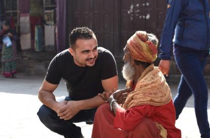 Ali Yeniay: “Seyahat etme mantığım; bir turist gibi değil de gittiğim ülkenin insanı gibi yaşamak” 