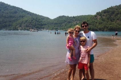 Gülşah Önen: “Blogger anne olduğumdan beri yaşadığım, tecrübe ettiğim her şeyi hemen bloguma yazmalıyım düşüncesi her daim kafamda ışıklı tabela misali yanıp sönüyor”  Gülşah Önen: “Blogger anne olduğumdan beri yaşadığım, tecrübe ettiğim her şeyi hemen bloguma yazmalıyım düşüncesi her daim kafamda ışıklı tabela misali yanıp sönüyor”