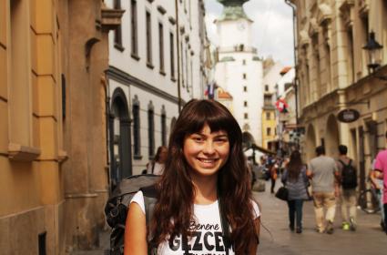 Dilara Açıkgöz: “Gezerken kendimi daha özgür hissettim, özgür hissetmek için daha çok gezdim”  Dilara Açıkgöz: “Gezerken kendimi daha özgür hissettim, özgür hissetmek için daha çok gezdim”