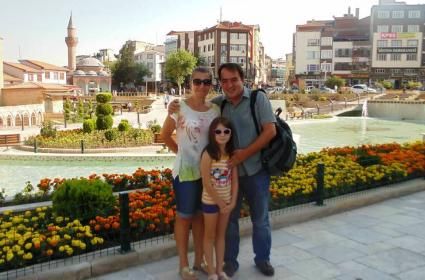 Arzu Batur Yalçınkaya: “Kendimi bileli yeni yerleri keşfetmeyi, gezmeyi, fotoğraf çekmeyi, yemek tarifleri vermeyi çok severdim”  Arzu Batur Yalçınkaya: “Kendimi bileli yeni yerleri keşfetmeyi, gezmeyi, fotoğraf çekmeyi, yemek tarifleri vermeyi çok severdim”