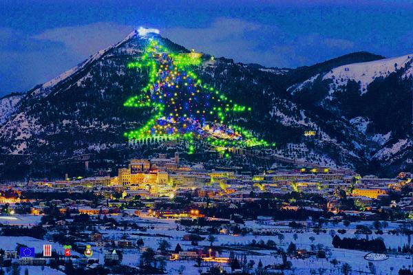 DÜNYANIN FARKLI KÖŞELERİNDEN FARKLI NOEL AĞAÇLARI-2